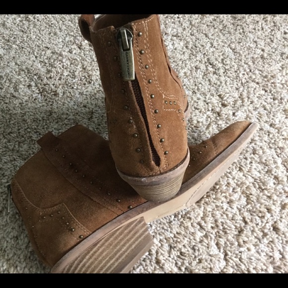 Vince Camuto ankle suede zipper in back - Picture 5 of 7
